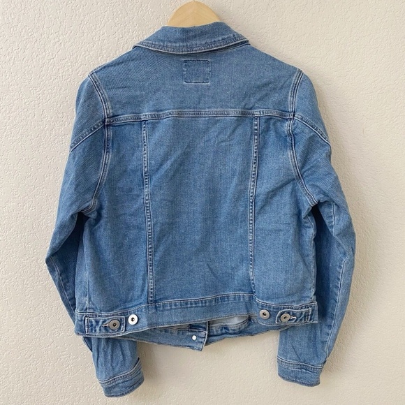 Torrid Jean Jacket Size 0 or Large Blue Denim Button Down - Picture 4 of 4